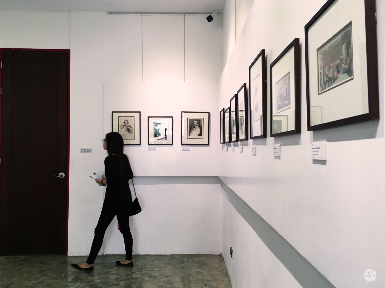 Photo of small paintings at the Maestro Gallery of Bencab museum