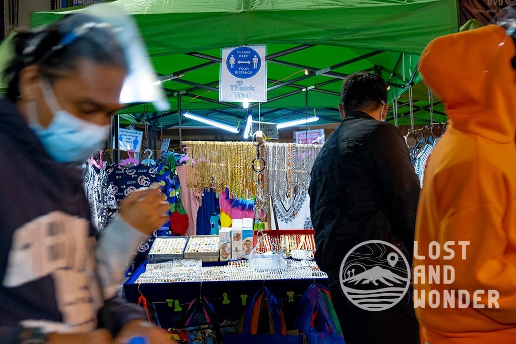 Photo of shoppers at Baguio Night Market